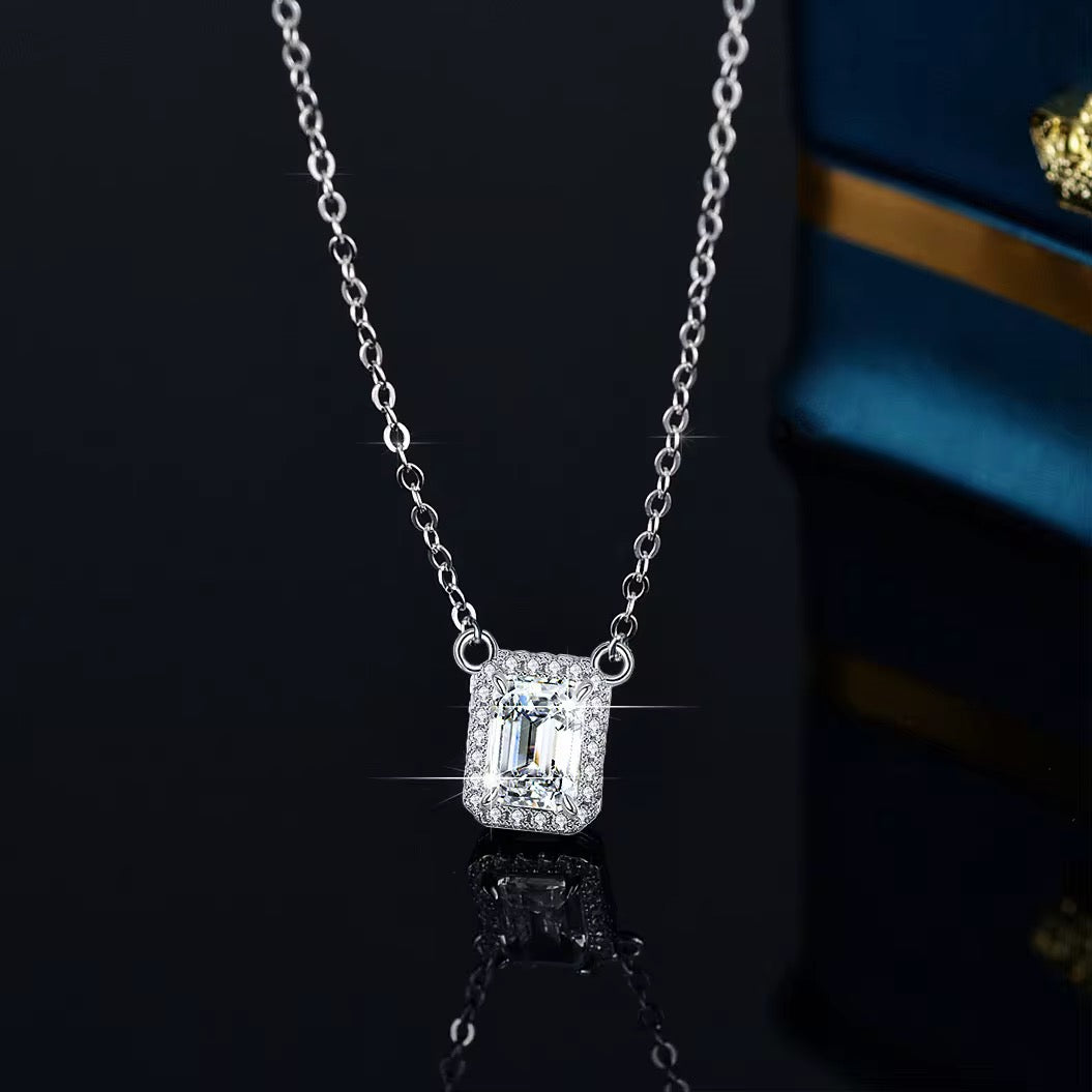 Orlina Pure – Collier à Éclat Cristallin