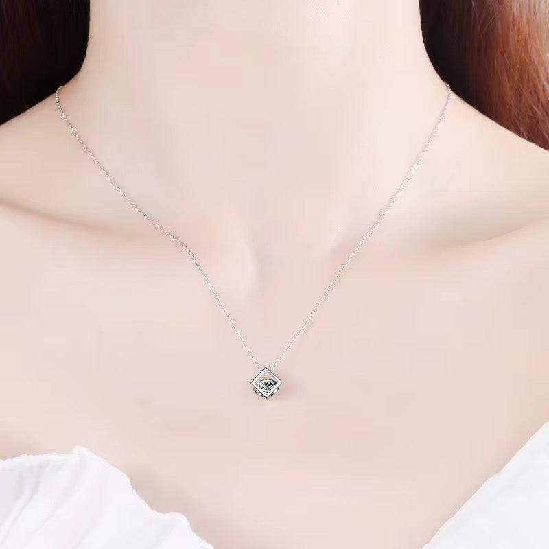 Crystal Edge – Collier Cube Moissanite