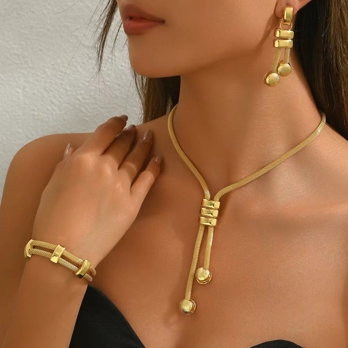 Golden Touch – Brillez avec un style chic et irrésistible